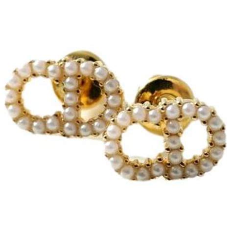 creoles dior|Dior pearl earrings.